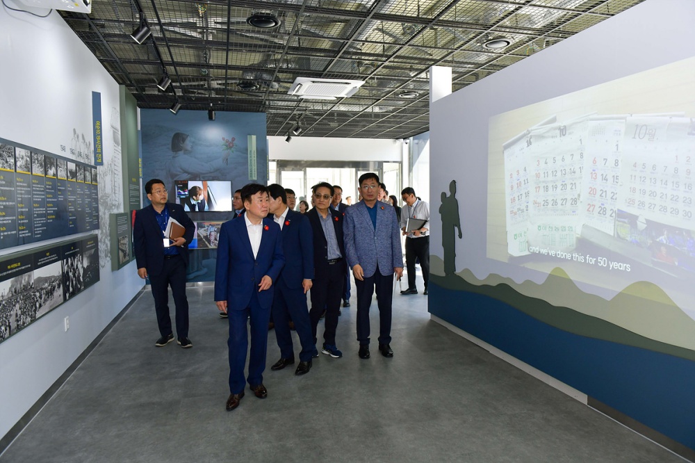 ▲여수시장이 지난 5일 ‘여순10·19사건 홍보관’ 개관에 앞서 현장을 살펴보고 있다. ⓒ여수시