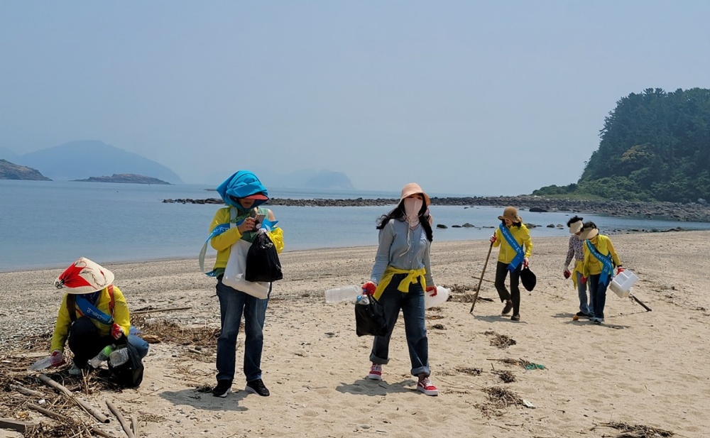 ▲ 지난 1일 사도와 추도, 낭도를 찾아 섬 해설 역량 강화와 더불어 환경보호를 위한 의미 있는 활동을 펼쳤다. ⓒ여수시