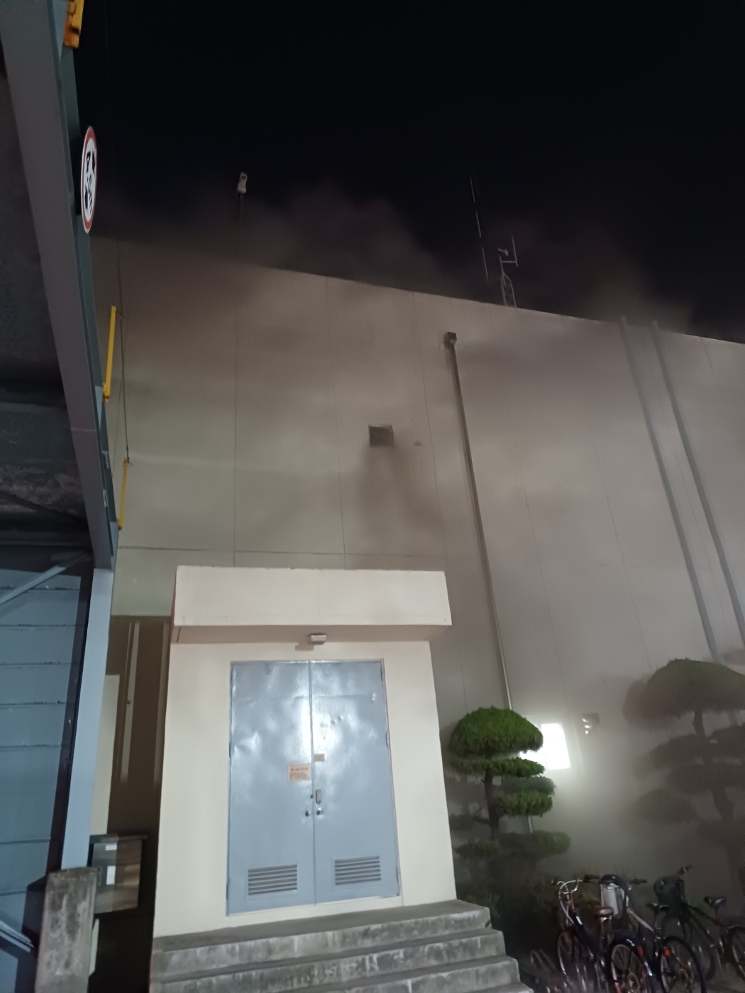 ▲ 화재로 인해 전기제어실이 전소되었다. ⓒ여수소방서