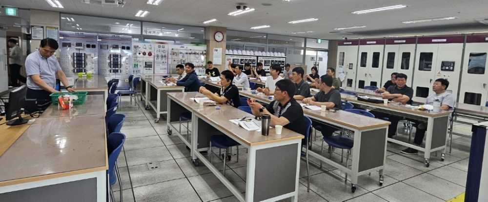 ▲전남교육청교육연수원 시설관리 직렬 현장 맞춤형 위탁연수가 진행되고 있다. ⓒ전라남도교육청교육연수원