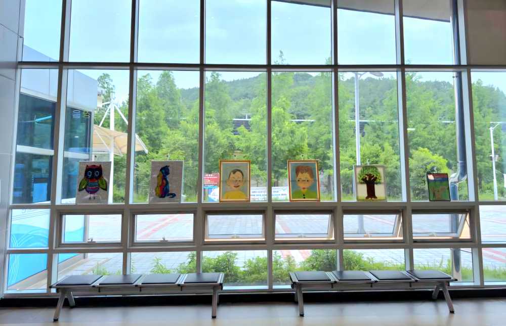 ▲ ‘마음을 그리다’ 작품 전시 모습 ⓒ여수시도시관리공단