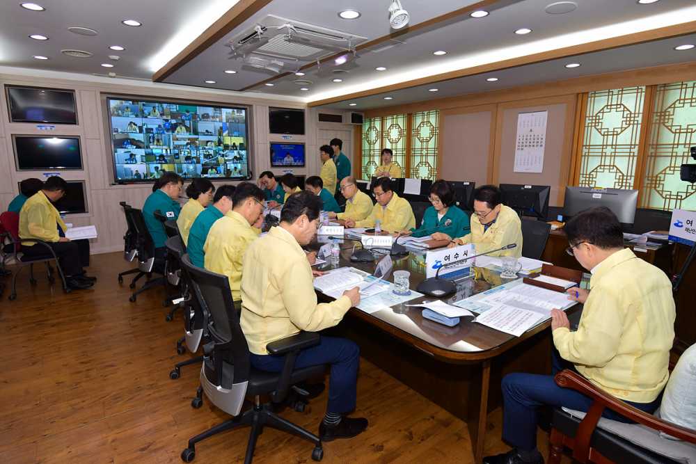 ▲여름철 장마와 폭염에 대비해 안전 점검 회의를 열고 총력 대응에 들어갔다.ⓒ여수시