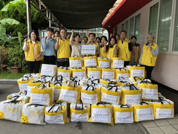▲ 아름다운가게 쌍봉점 · 여천NCC(주) · (사)모두모아봉사대, 400만원 상당 소외계층 식료품 꾸러미 후원