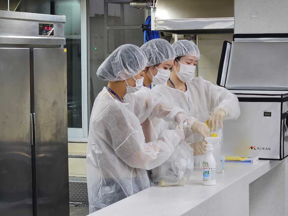 ▲지난 20일 전라남도 22개 시군 담당자 55명이 참여한 가운데 식중독 발생 상황을 가정한 실전형 현장대응 모의훈련을 실시했다고 밝혔다. ⓒ여수시