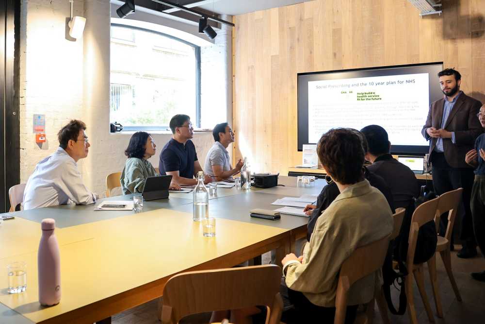 ▲노관규 순천시장을 비롯한 시관계자들이 지난 20일 NASP에서 사회적 처방과 영국 국민보건서비스에 대한 설명을 듣고 있다 ⓒ순천시