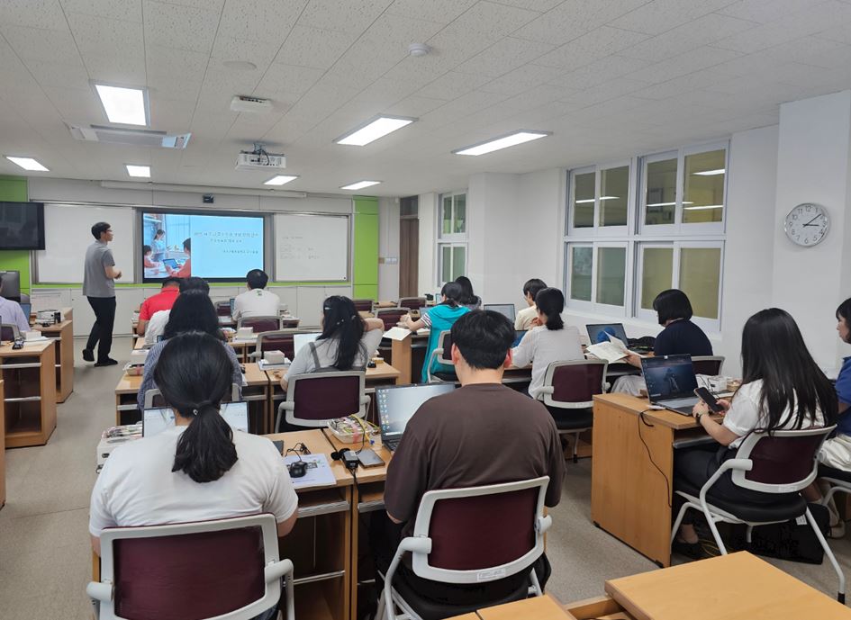 ▲여수 관내 초등학교 교원을 대상으로 ‘AI기반 교수·학습 역량 강화 연수’를 본격적으로 운영한다. ⓒ전라남도여수교육지원청