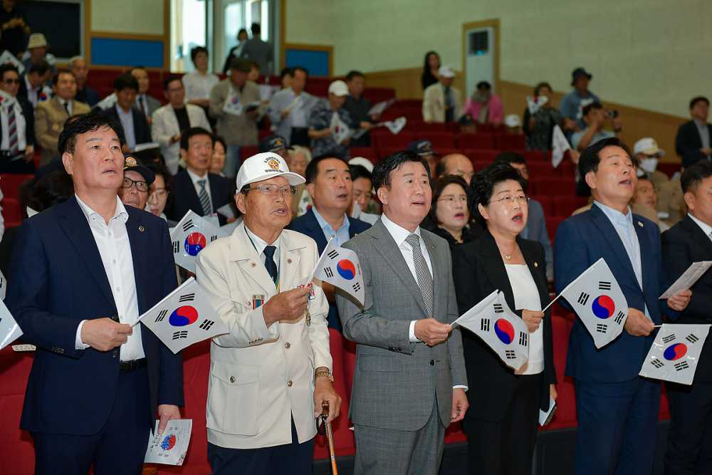 ▲25일 오전 여수문화홀에서 6·25전쟁 제75주년 기념식을 가졌다. ⓒ여수시