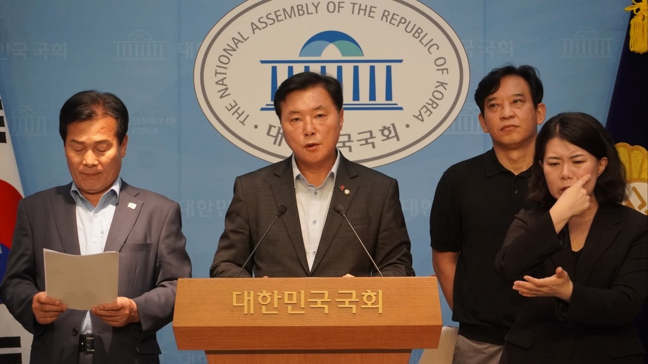 ▲ 주철현‧조계원 의원, 국회서 여수고용위기지역 지정 촉구 긴급 기자회견 ⓒ조계원 의원 페북 갈무리