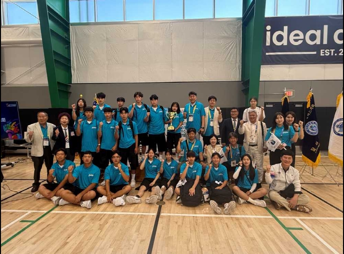 ▲‘제23회 전미주한인체육대회’ 폐막식 후 전남 학생선수단이 기념사진 촬영을 하고 있다.  ⓒ전라남도교육청