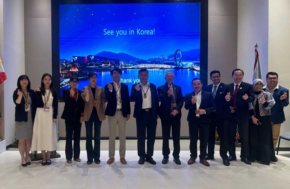 ▲지난 16일부터 19일까지 필리핀 LPU 대학교에서 열린 ‘책임관광과 환대에 관한 국제 학술대회(ICRTH 2025)’에 참가해 ICRTH 2027 유치 활동을 펼쳤다. ⓒ여수시