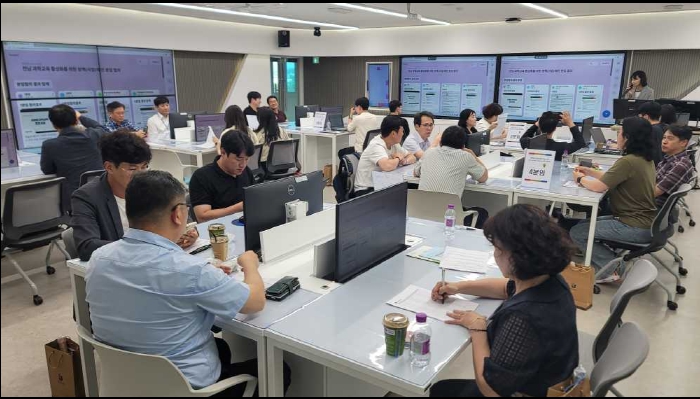 ▲​ ‘2025 전남 과학교육 정책협의회’에서 교원들이 분임토의를 진행하고 있다. ⓒ전라남도교육청 