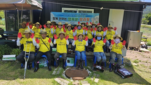 ▲ 행복울타리 '행복밭요리꽃' 사업참여  어르신,  활동전 모습 ⓒ여수시노인복지관