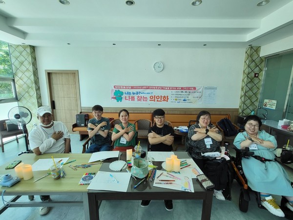 ▲2025년 상반기 집단동료상담 중증장애인 참여자 5명 ⓒ라르쉬장애인자립생활센터