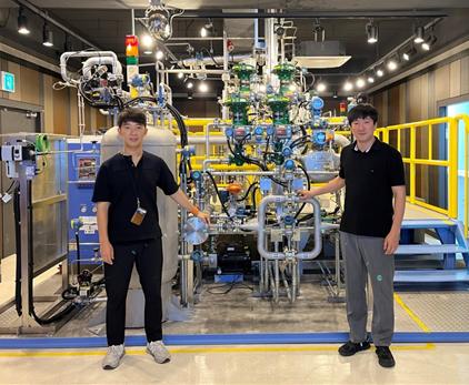 ▲ 사진 왼쪽부터 전남여수산학융합원 박양규 교수, 한국광기술원 박창주 박사  ⓒ (사)전남여수산학융합원