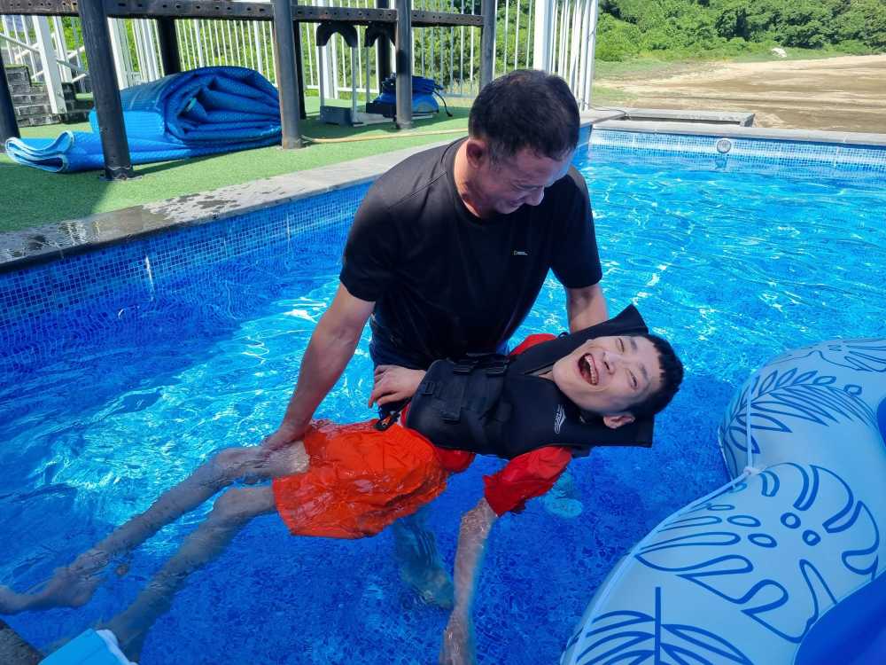 ▲‘우프학교 워터밤’ 물놀이 프로그램을 진행했다. ⓒ가나헌