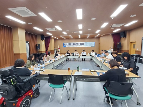 ▲ 여수시장애인종합복지관과 지역내  장애인 기관 . 단체  19곳이 단체협약을 하고 있다. 