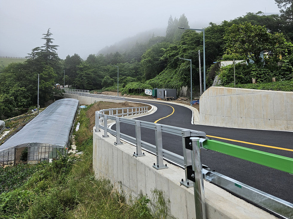 ▲ 미평 산림욕장 순환 산책로  ⓒ송하진 의원실