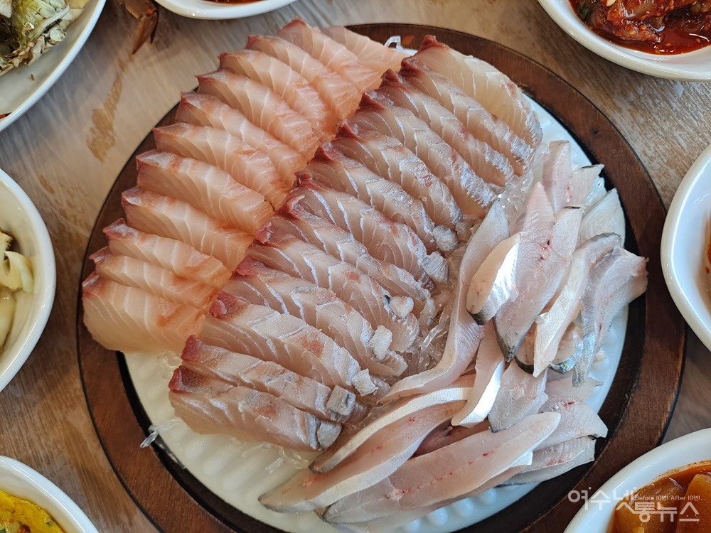 ▲ 입맛 사로잡는 선어회는 삼치회와 병어회다. ⓒ조찬현