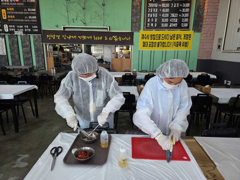 ▲ 지난 1일부터 4일까지 여름철 식중독 예방을 위해 게장백반 전문 음식점 50곳을 대상으로 특별 위생 점검을 실시했다고 밝혔다. ⓒ여수시