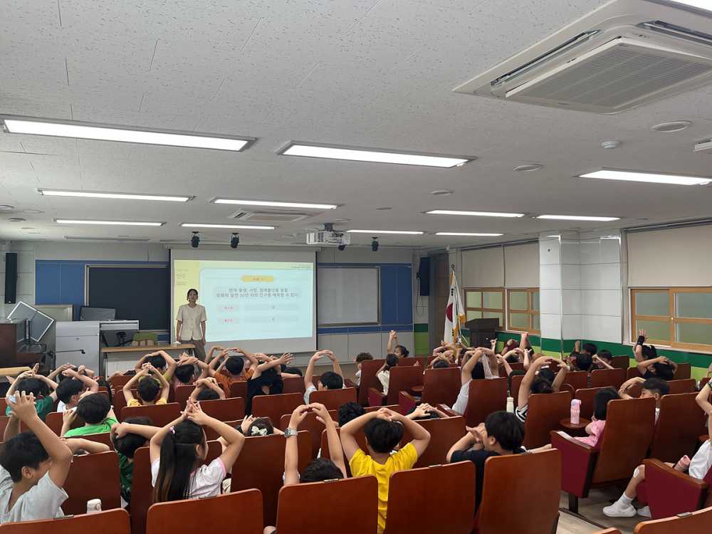 ▲지난 7일 신월초등학교 학생들을 대상으로 ‘찾아가는 인구 아카데미’ 교육을 실시했다. ⓒ여수시