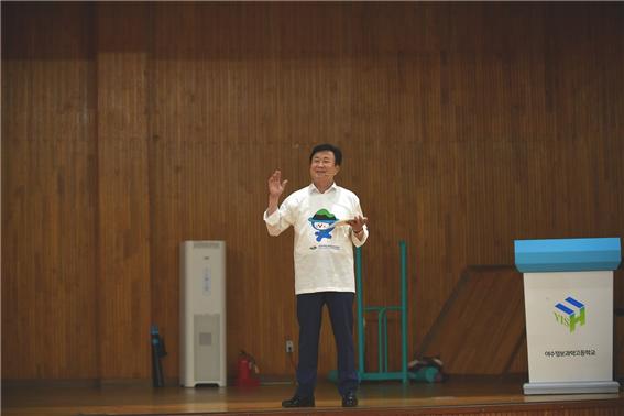 ▲여수 정보과학고등학교에 일일교사 다섬이로 나섰다. ⓒ(재)2026여수세계섬박람회