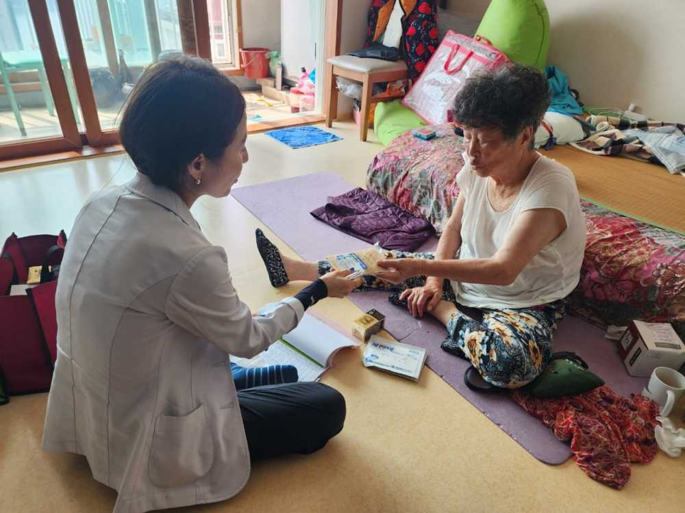 ▲ 여름철 폭염에 대비해 약 4,896가구의 취약계층을 대상으로 방문 건강관리 서비스를 강화한다고 밝혔다. ⓒ여수시