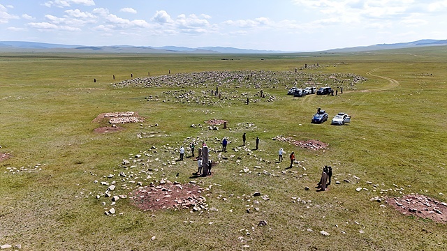 ▲ 아르항가이 '하노이' 마을에 산재된 사슴돌을 드론으로 촬영했다.  ⓒ박근세