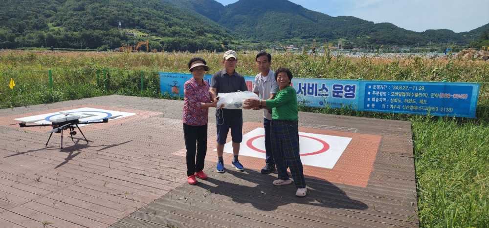 ▲ 7월 11일부터 11월 21일까지 물류 취약지역인 10개 섬을 대상으로 생활 물품과 배달 음식 등을 드론으로 배송하는 ‘섬 드론 배송 상용화 사업’을 본격 추진한다고 밝혔다. ⓒ여수시