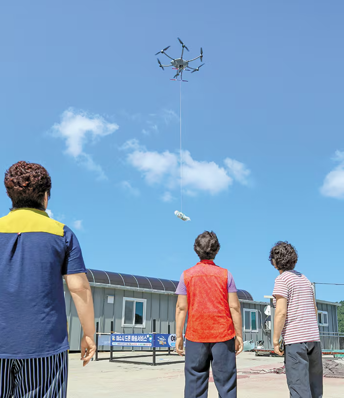 ▲7월 11일부터 11월 21일까지 물류 취약지역인 10개 섬을 대상으로 생활 물품과 배달 음식 등을 드론으로 배송하는 ‘섬 드론 배송 상용화 사업’을 본격 추진한다고 밝혔다. ⓒ여수시