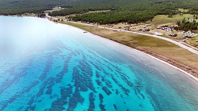 ▲ 드론으로 촬영한 홉스골 캠프 모습. 해발 1600m에 위치한 홉스골 호숫가 캠프는 초저녁이면 게르에 불을 피워야 한다 ⓒ박근세
