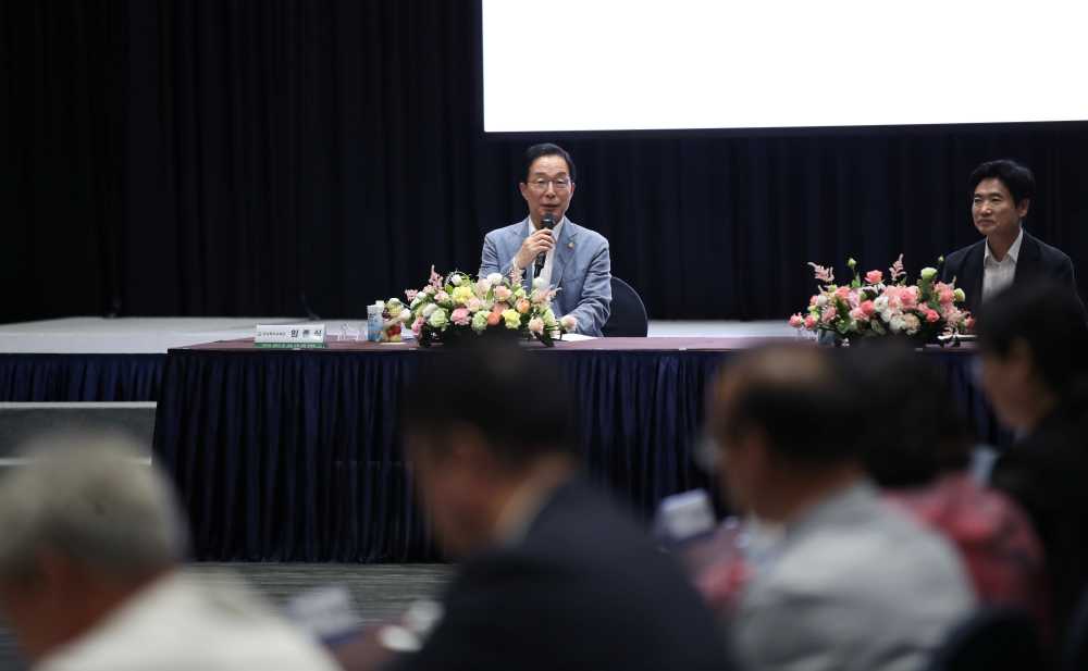 ▲2025 상반기 영호남 교육교류 워크숍에 참석한 임종식 경북교육감이 발언하고 있다. ⓒ전라남도교육청