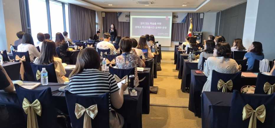 ▲ 전남교육청이 도내 중학교 교원 및 교육전문직원들을 대상으로 학교자율시간 역량 강화 연수를 진행하고 있다. ⓒ전라남도교육청