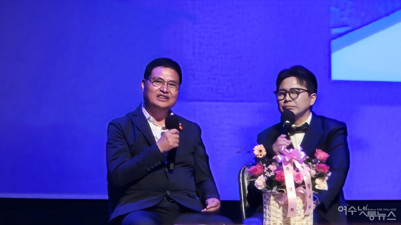 ▲ 12일 열린 주종섭 출판기념회 저자와의 대화를 진행하고 있다  ⓒ주종섭