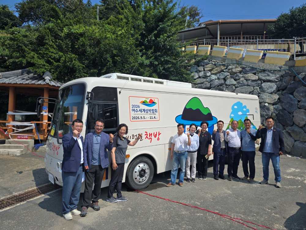 ▲ 남면 금오도에 책과 쉼이 있는 특별한 공간, “비렁길 책방” ⓒ여수시의회