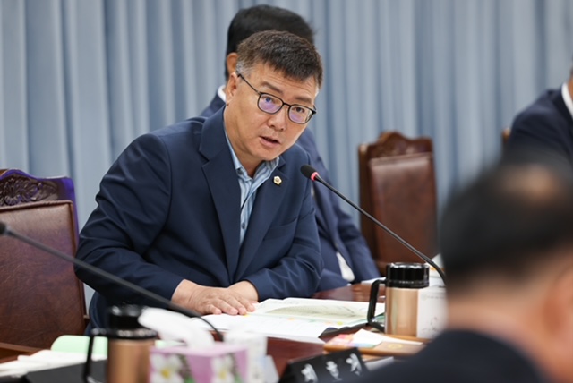 ▲업무보고 질의하는 최동익 전남도의원  ⓒ전라남도의회