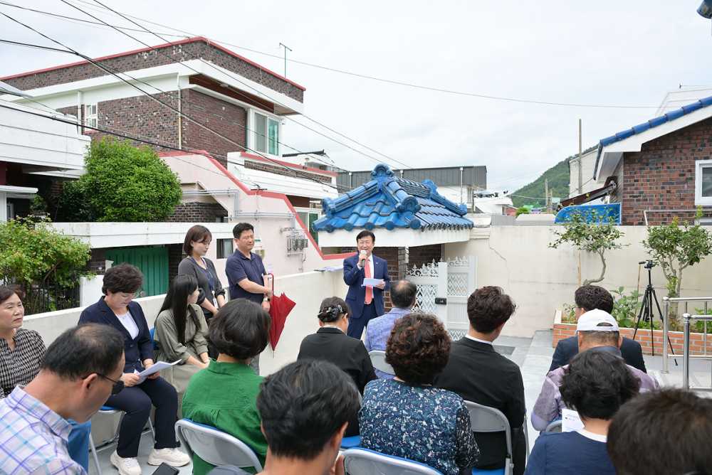 ▲ 지난 15일 문수동 케어안심주택 ‘포근휴’에서 국민정책디자인단, 자원봉사자 등 20여 명이 참석한 가운데 ‘2025년 여수시 공공서비스디자인 과제 실현을 위한 발대식’을 개최했다. ⓒ여수시