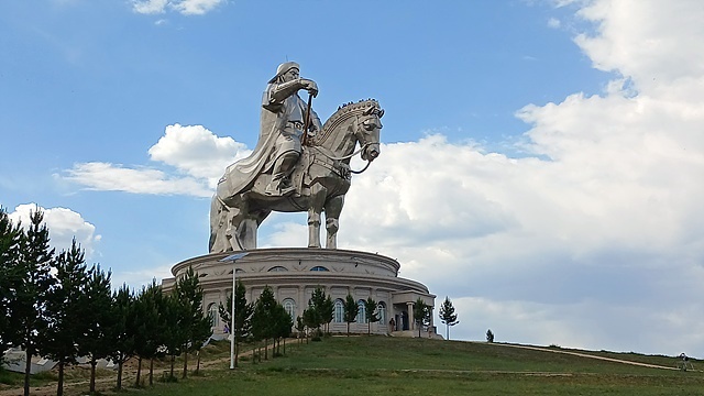 ▲ '천진벌덕'에 세워진 칭기즈칸 동상. 1995년 워싱턴포스트가 '세기의 인물'이라고 칭했다 ⓒ오문수