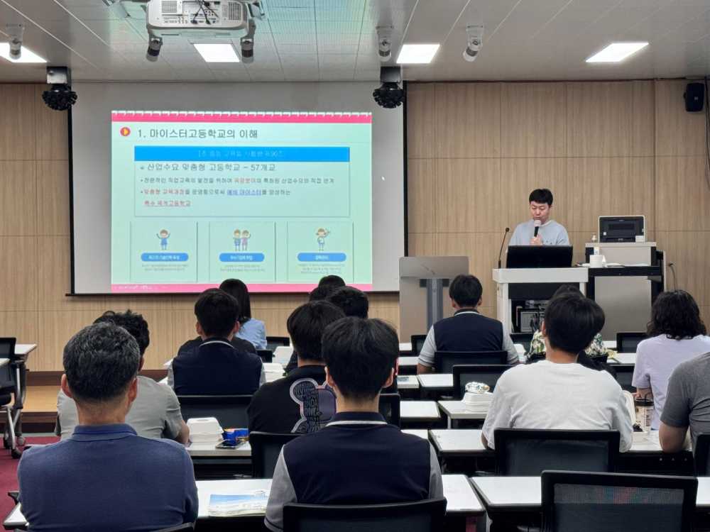 ▲ ‘2025. 학부모와 함께하는 고교-산업연계 탐방 프로그램’ 운영 ⓒ전라남도여수교육지원청