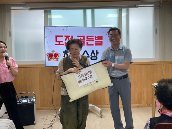 ▲ 도전, 골든벨 최우수상 서금예 학생 ⓒ미평종합사회복지관