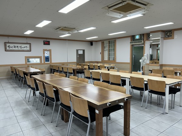 ▲ 도배  후 식당모습 ⓒ동여수노인복지관