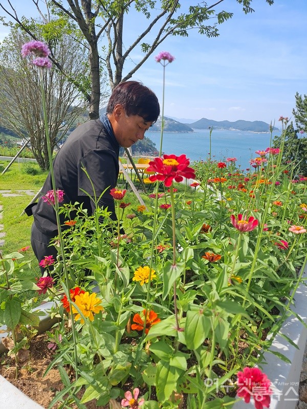 ▲ 김승호 대표는 꽃 가꾸는 데 유난히 관심이 많다고 했다. ⓒ조찬현