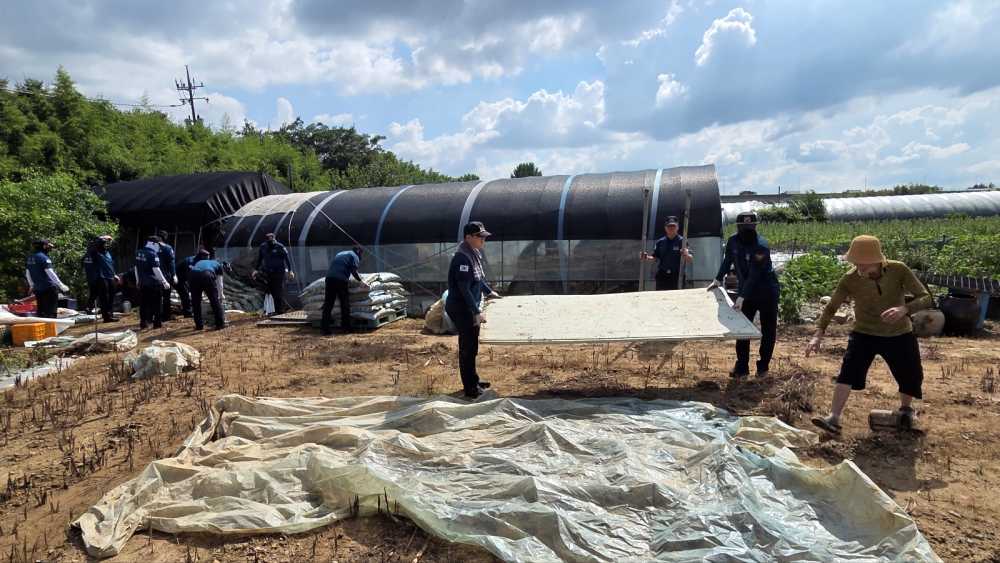 ▲수해 복구 지원 모습  ⓒ전남경찰청