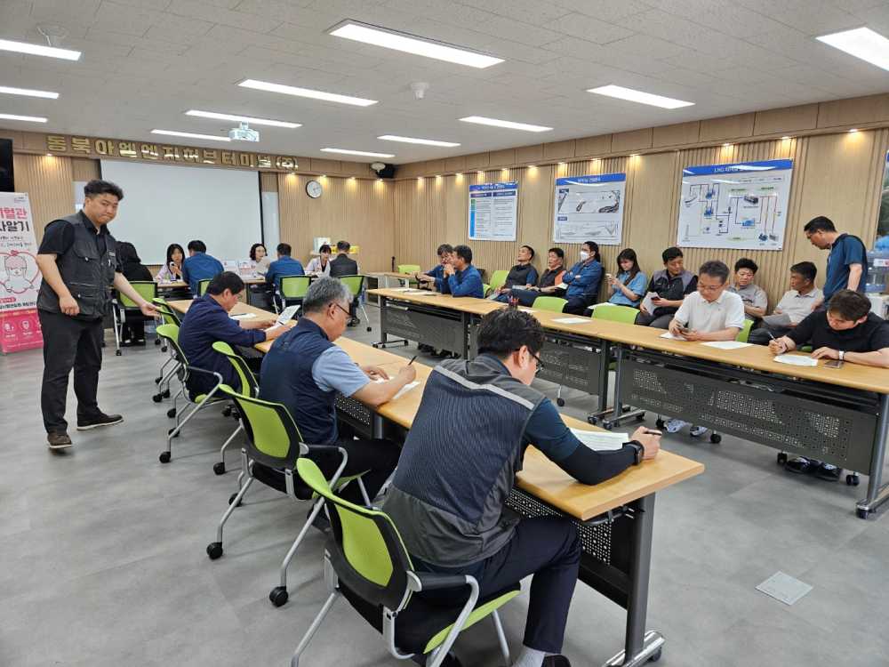 ▲지난 22일 묘도동에 위치한 ㈜동북아엘엔지허브터미널에서 심뇌혈관질환 예방을 위한 산업현장 밀착형 건강 캠페인을 실시했다고 밝혔다. ⓒ여수시