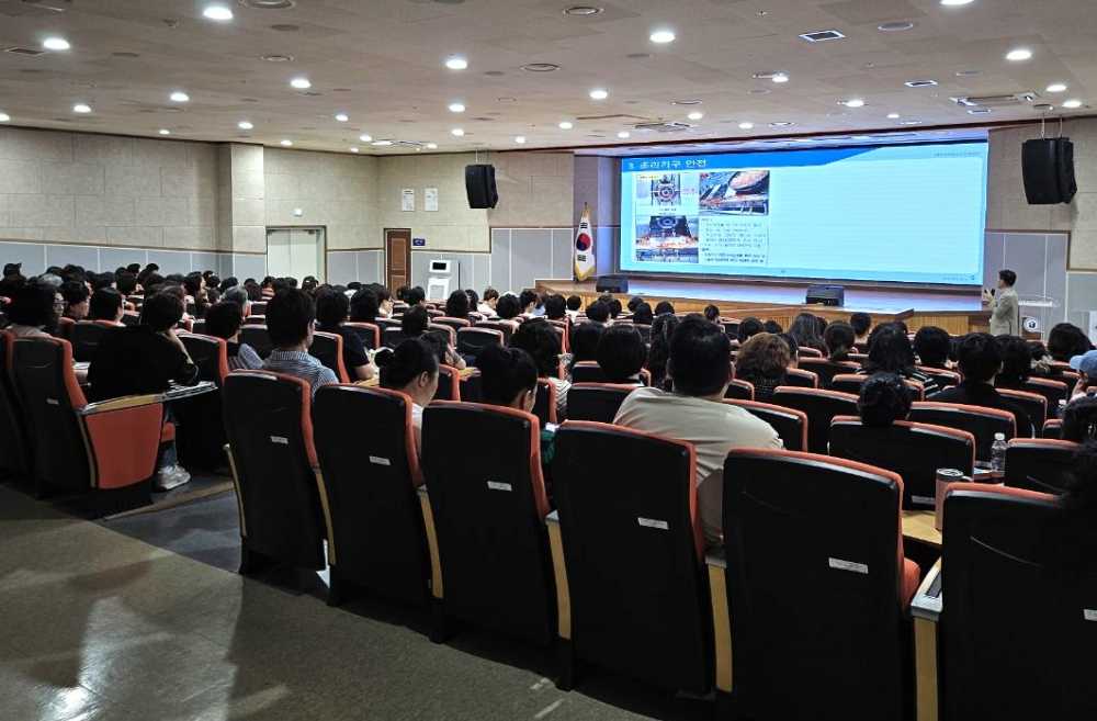▲여름철 폭염에 대비해 안전의식을 제고하기 위한 ‘근로자 산업안전보건교육’이 실시되고 있다.  ⓒ전라남도교육청