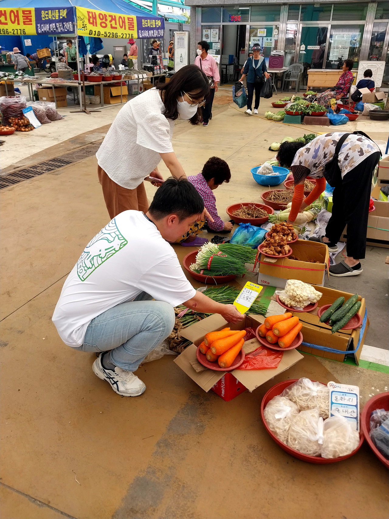 ▲ 원산지 표시 위반행위 단속-완도 5일 시장 ⓒ전라남도