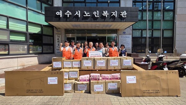 ▲ 한국동서발전(주)신호남건설추진본부 후원품전달식 ⓒ여수시노인복지관