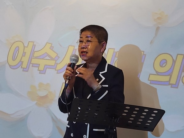 ▲ 백인숙 의장의 축사 모습 ⓒ라르쉬장애인자립생활센터