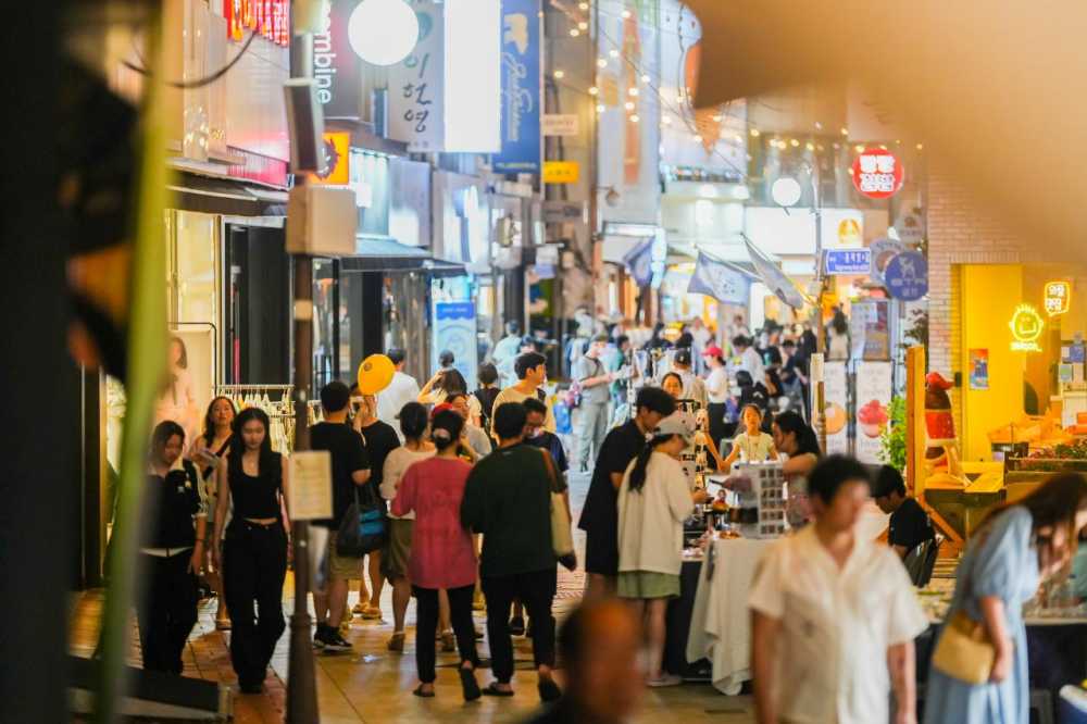 ▲ 지난 25일부터 26일까지 진남관 일원에서 열린 ‘2025 여수 국가유산 야행’이 4만 6천여 명의 관람객이 참여한 가운데 성황리에 종료됐다고 밝혔다. ⓒ여수시