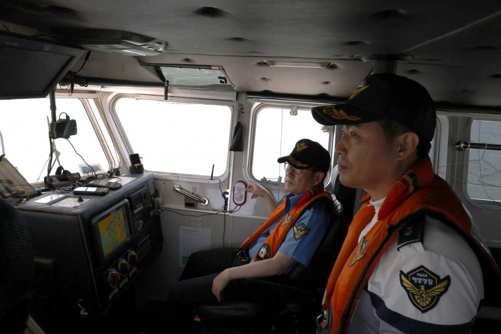 ▲갈치 금어기 해제 첫날 낚시어선 출‧입항 항로 점검 모습 ⓒ여수해양경찰서