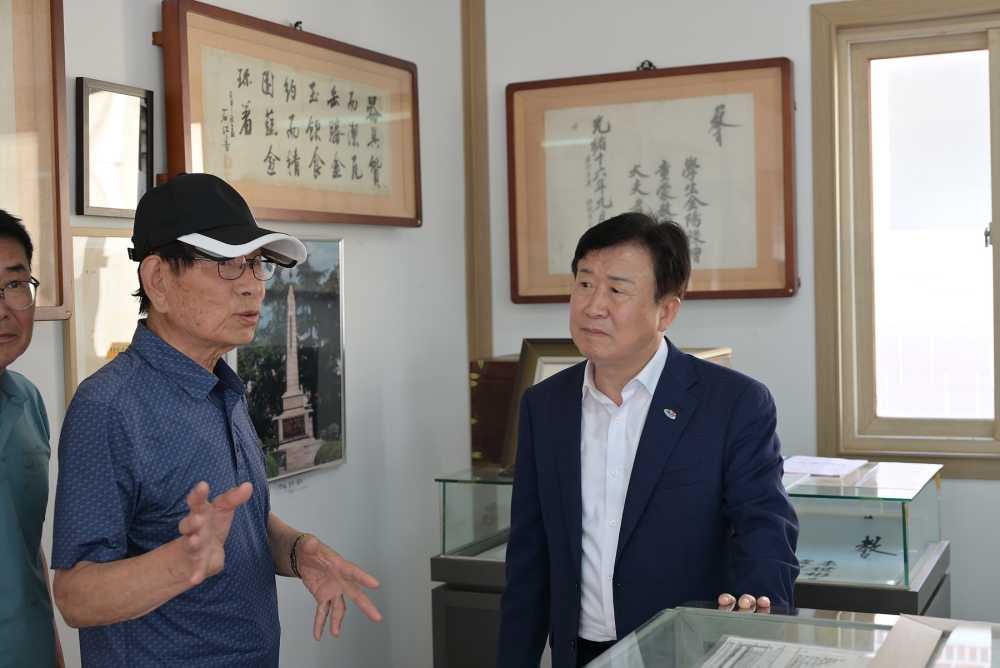 ▲지난 1일 삼산면 서도경로당을 찾아 섬 지역 어르신들을 위문하고 생활 속 불편 사항을 청취하는 현장 소통을 진행했다. ⓒ여수시